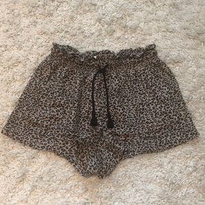Linen leopard shorts